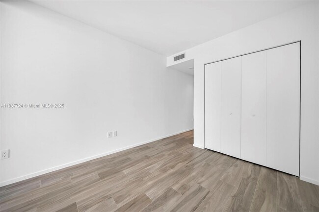 Building Photo - 801 S Miami Ave