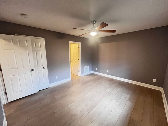 Building Photo - Beautiful 4 Bedroom and 2.5 Bath Home