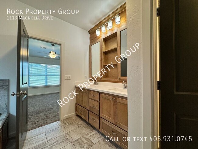 Building Photo - 1113 Magnolia Dr