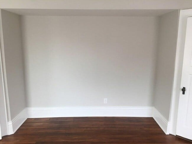 Building Photo - 1131