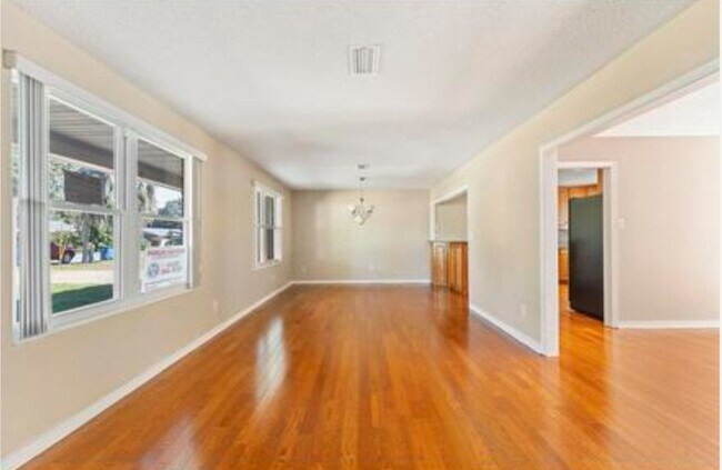 Building Photo - 125 Nandina Rd