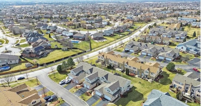 Building Photo - 8444 Dunmore Dr