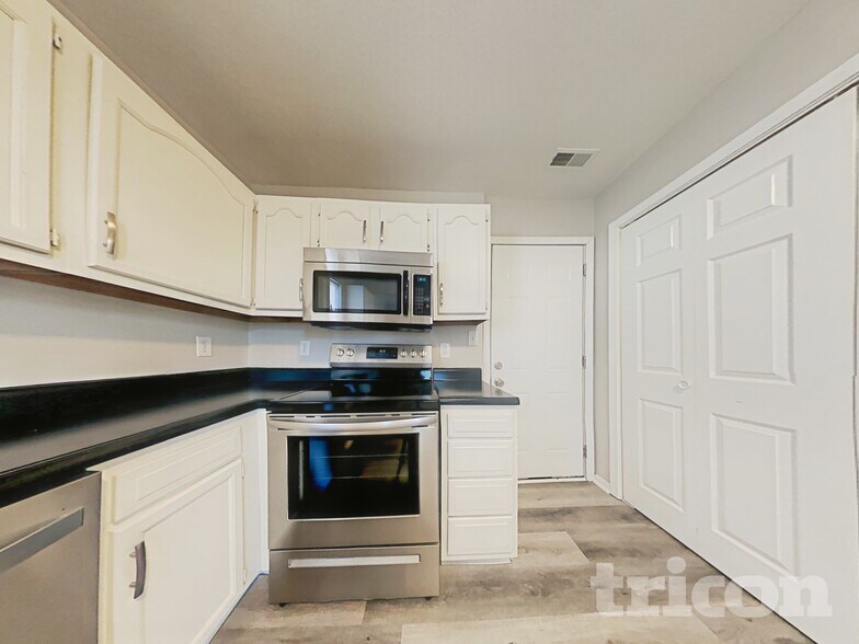 Building Photo - 3254 Blue Ash Ln