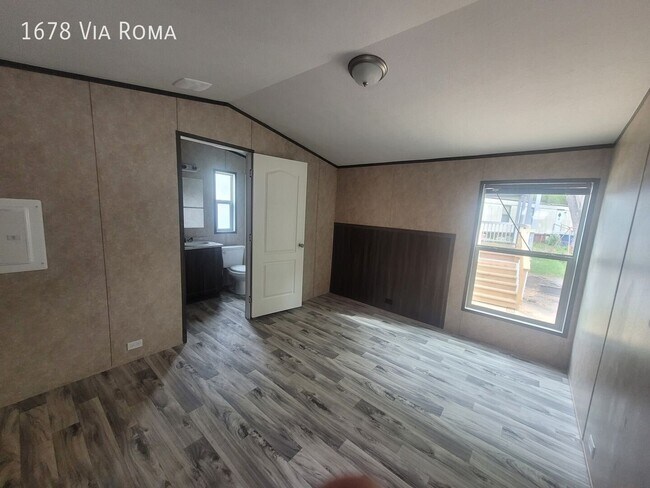 Building Photo - 1678 Via Roma Dr