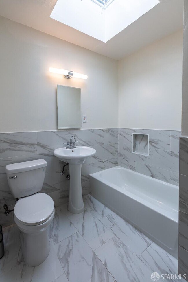 Building Photo - 219 St Charles Ave