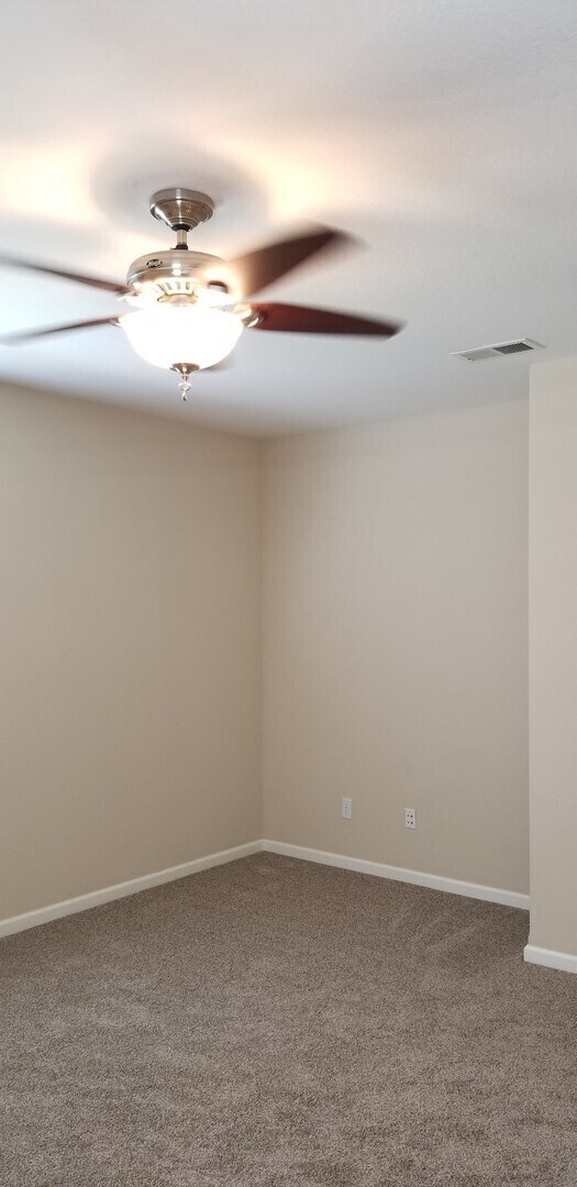 Building Photo - Large beautifully maintained newer home located in Demonte Ranch.