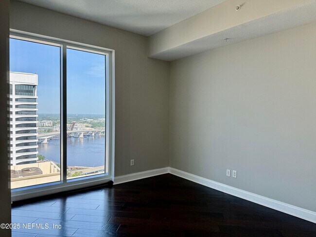Building Photo - 1431 Riverplace Blvd