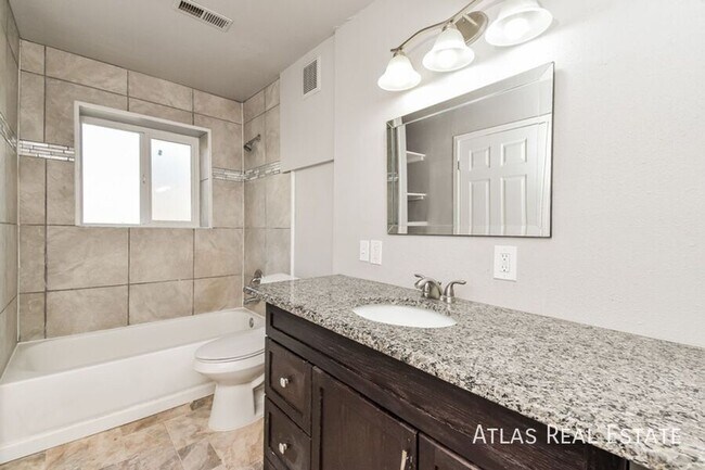 Building Photo - 4340 College View Dr