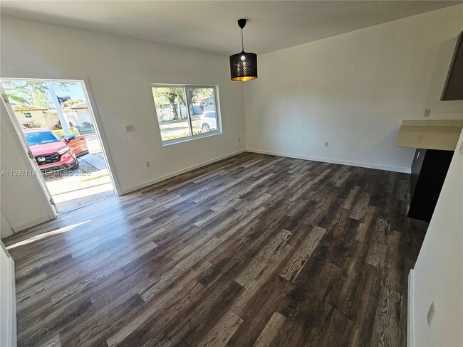 Building Photo - 127 NE 184th Terrace