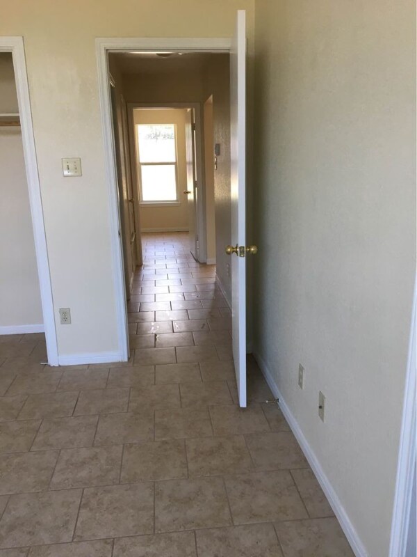 Building Photo - 1096 Squire Dr