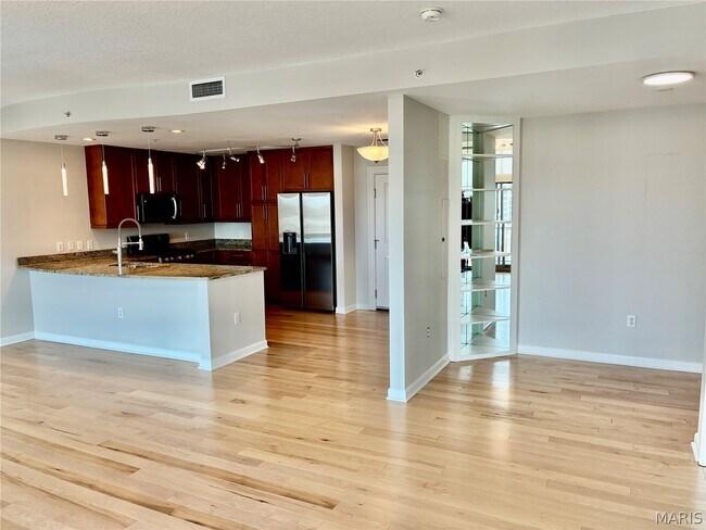 Building Photo - 4909 Laclede Ave