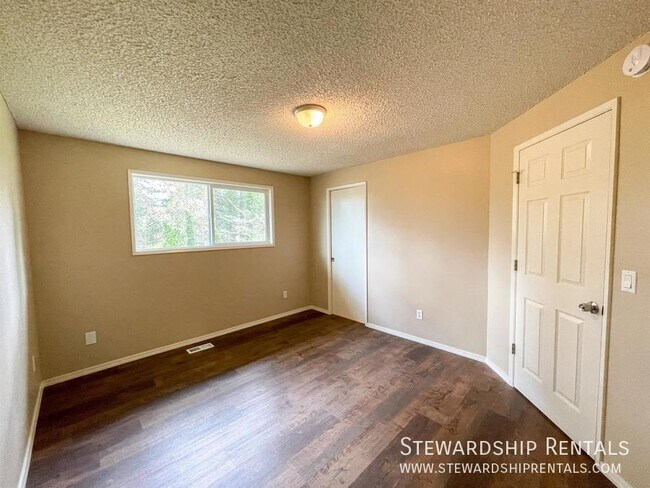 Building Photo - 3620 SE 36th Cir