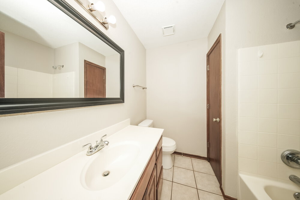 Building Photo - 329 Ridge Bluff Dr