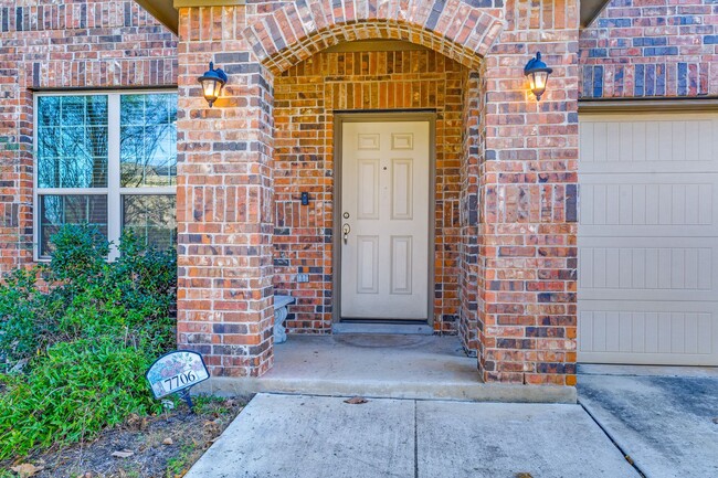 Building Photo - 4-BEDROOM HOME IN POMONA PARK