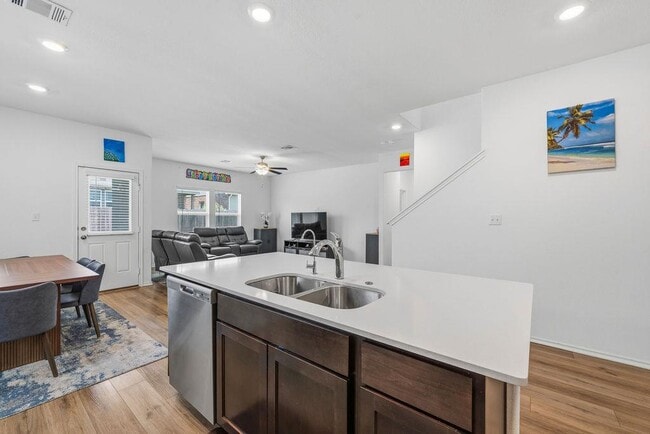 Building Photo - 1733 Catahoula Dr