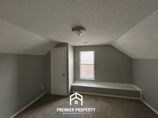 Building Photo - Massive 5BR/3BA Estate in 38125 | 2,700+ SQ FT, Vaulted Ceilings & Tile Floors