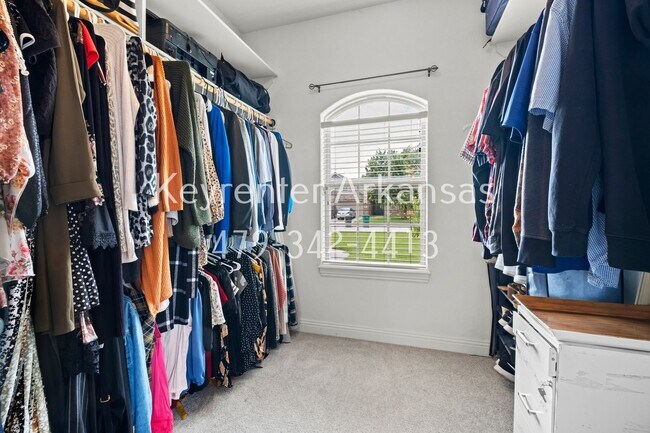 Building Photo - 1048 Tarah Knolls Cir