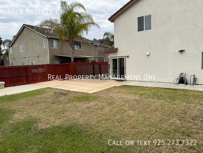Building Photo - 3918 Bastille Ct