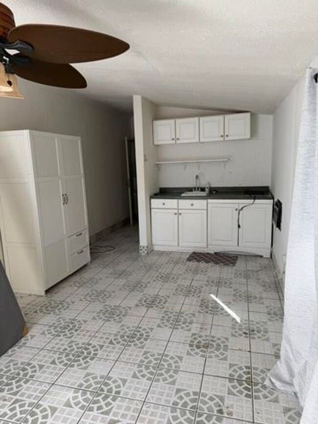 Building Photo - 1014 W Drew St