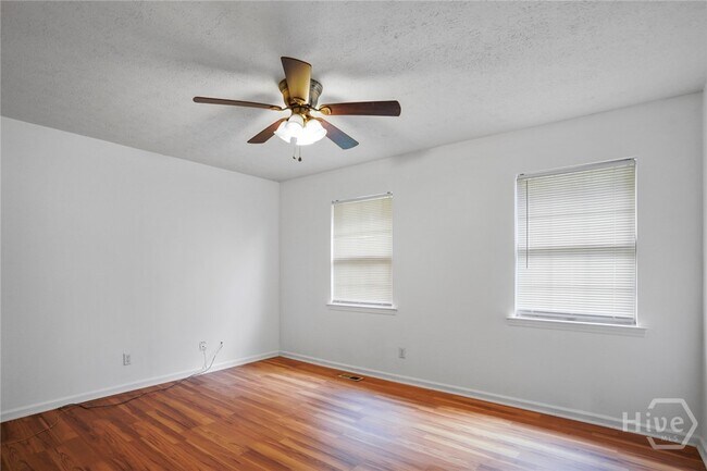 Building Photo - 126 Falcon Dr