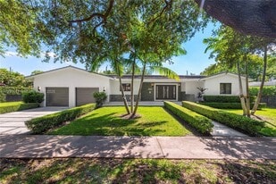 Building Photo - 920 Paradiso Ave