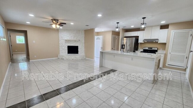 Building Photo - 704 Royce Dr