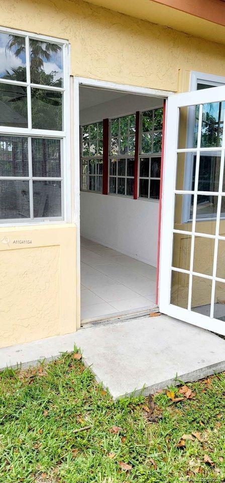 Building Photo - 6991 NW 20th Ct