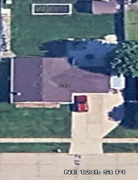 Building Photo - 210 NE 12th Street Pl