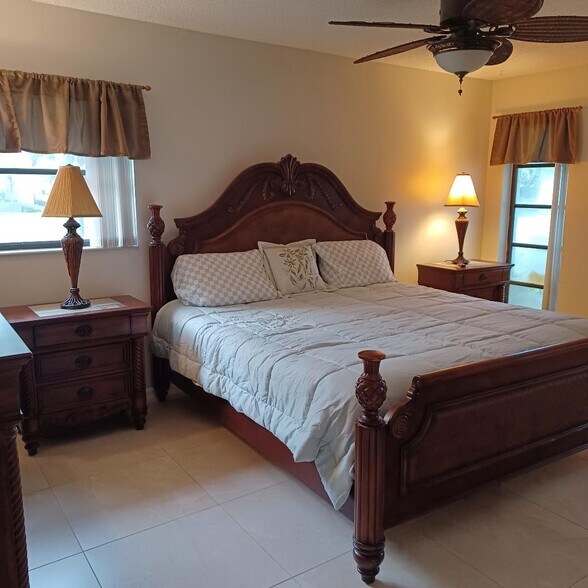 Master Bedroom - 3940 Arelia Dr S