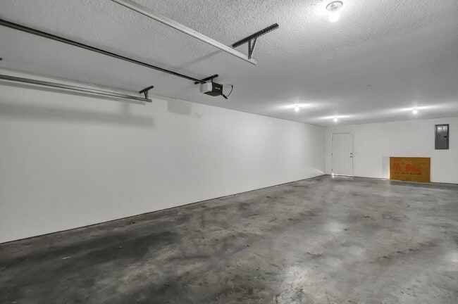 Building Photo - 324 Laurel Oak Ln