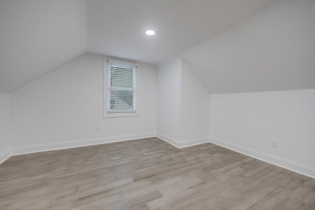 Building Photo - 593 Lynnhaven Dr SW
