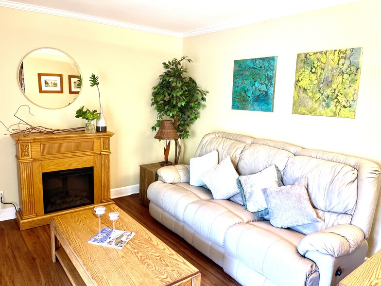Building Photo - 8537 Villa La Jolla Dr