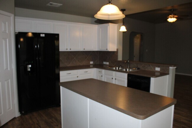 Building Photo - 4 BEDROOM, BELTON ISD, COMMUNITY POOL