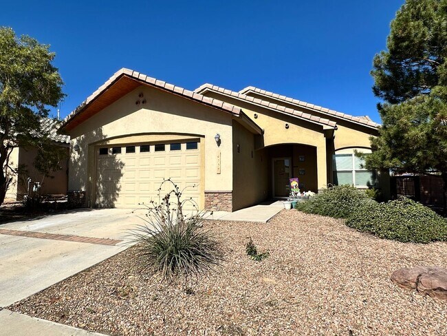 Building Photo - Available Dec 10th! 3bed 2bath