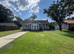 Building Photo - NEW LISTING!!!!!