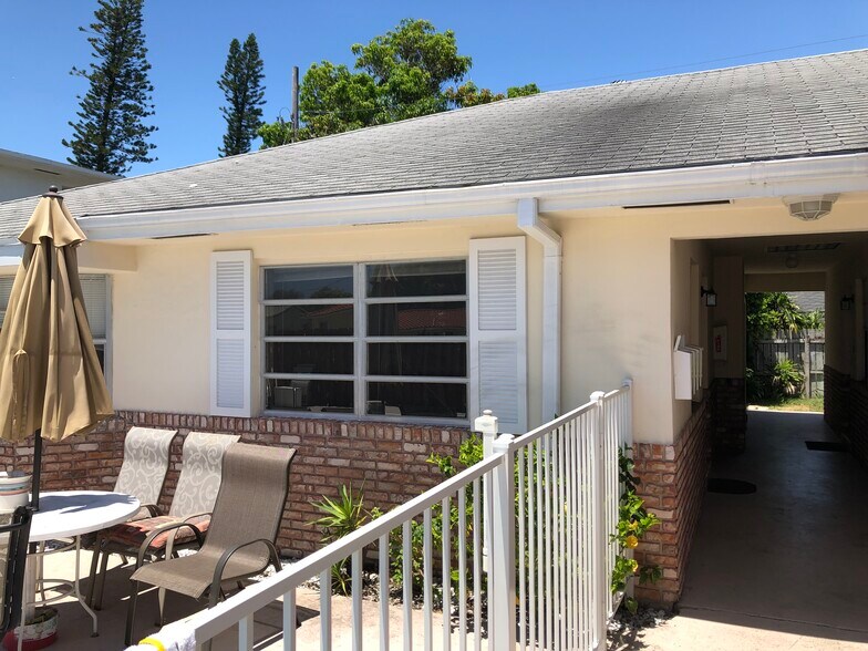 ' - 5111 NE 18th Ave