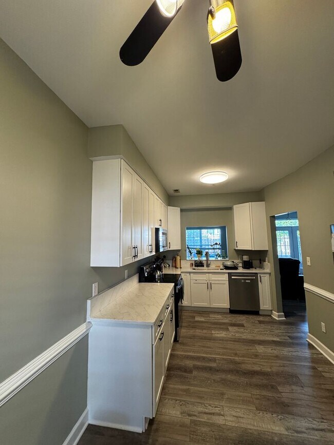 Building Photo - Foxfire