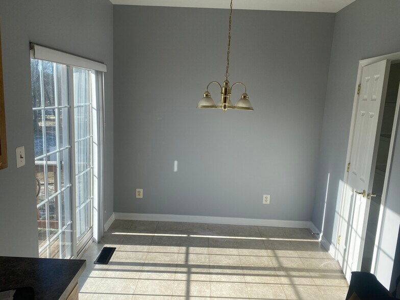 Building Photo - 4101 Strawbridge Ct