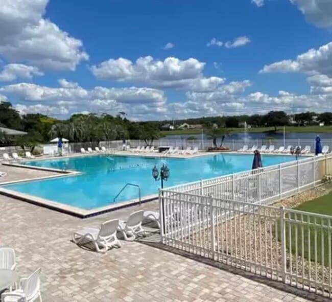 Building Photo - 3828 Southpointe Dr