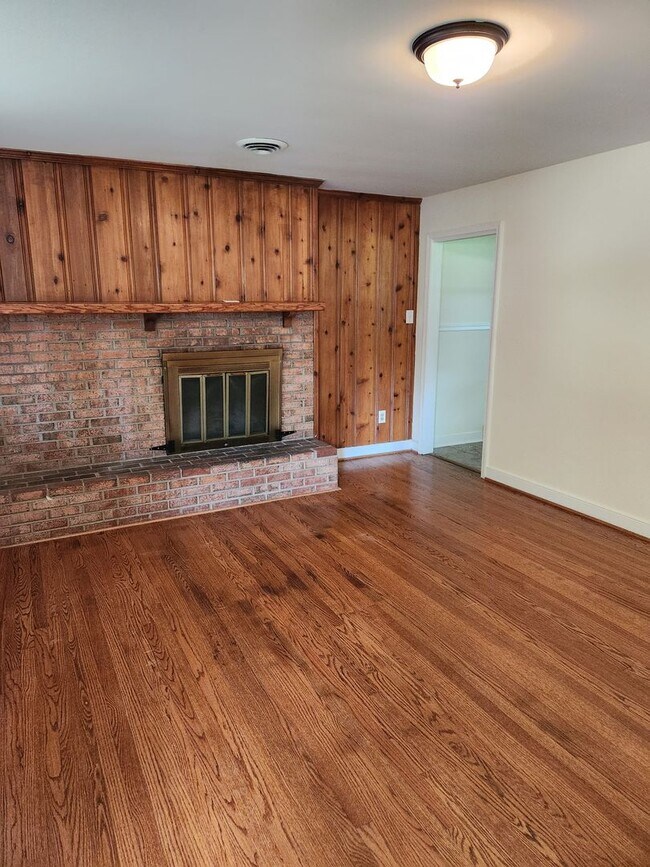 Building Photo - 2303 Druid Dr