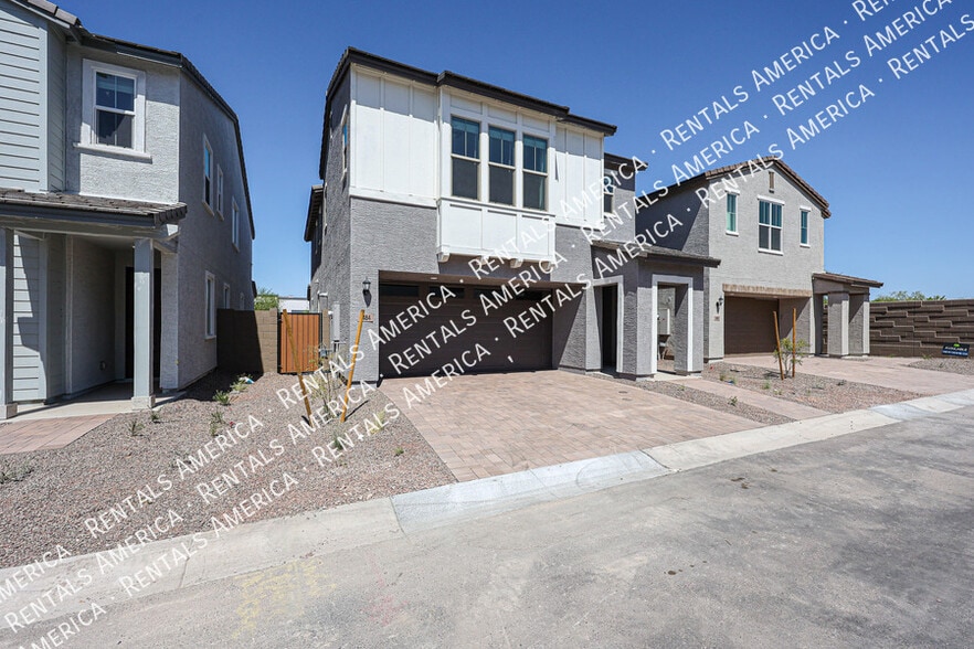 Primary Photo - 2484 W Rowel Rd