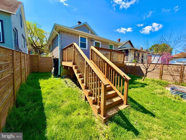 Building Photo - 4020 Grant St NE