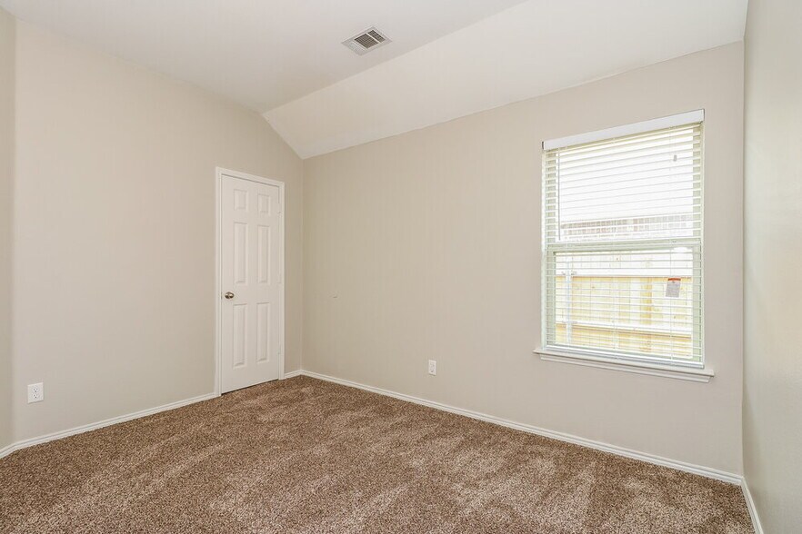 Building Photo - 11929 Long Stone Dr