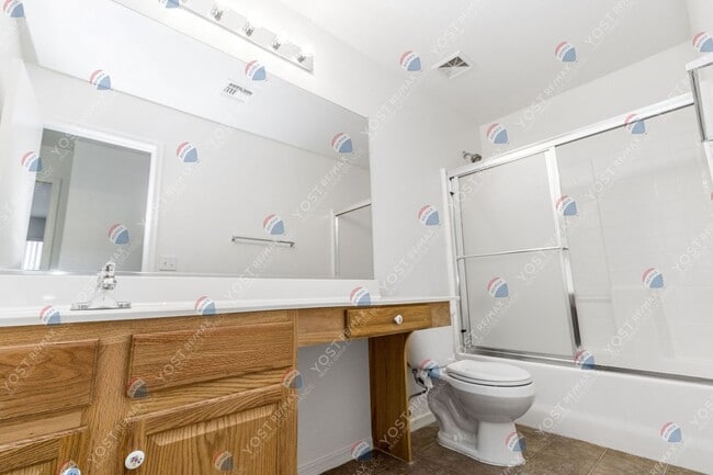 Building Photo - Charming home with great move in special! ...