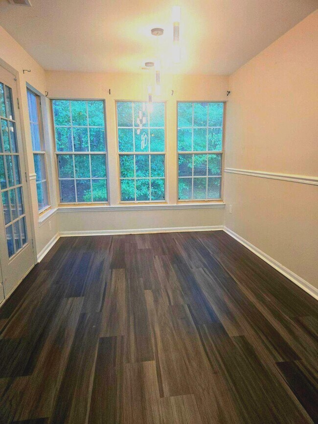 Building Photo - 905 Woodbridge Ct