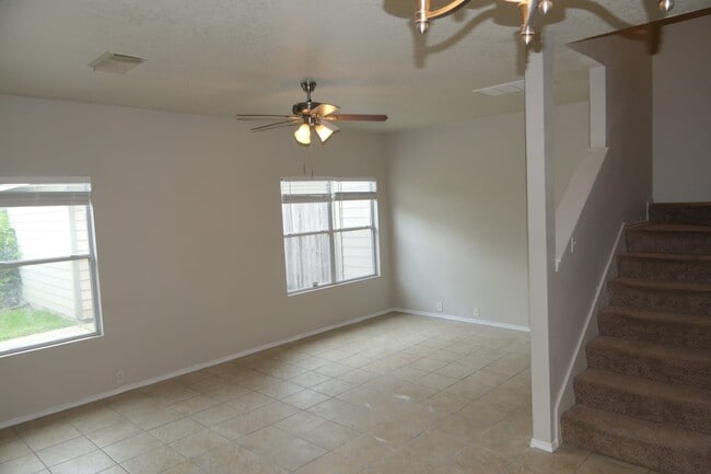 Building Photo - 2114 Vlg Xing Trl