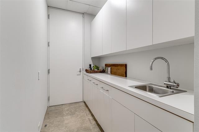 Building Photo - 1717 Arts Plz