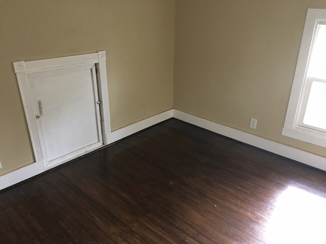 Building Photo - Amazing 3-Bedroom 1.5-Bath Home