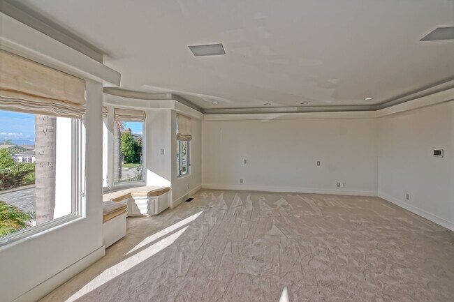 Building Photo - Beautifully Remodeled, 4BR4.5BA Hill Section Home w/ Amazing Panoramic Ocean Views, 3 Decks, Atri...
