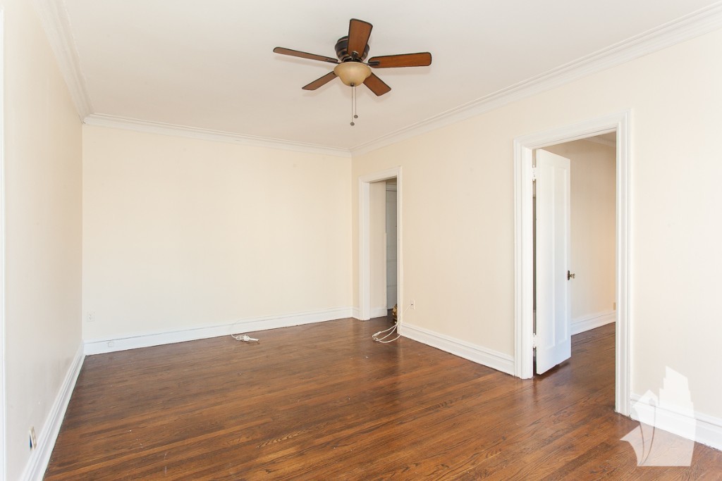 Building Photo - 540 W Briar Pl